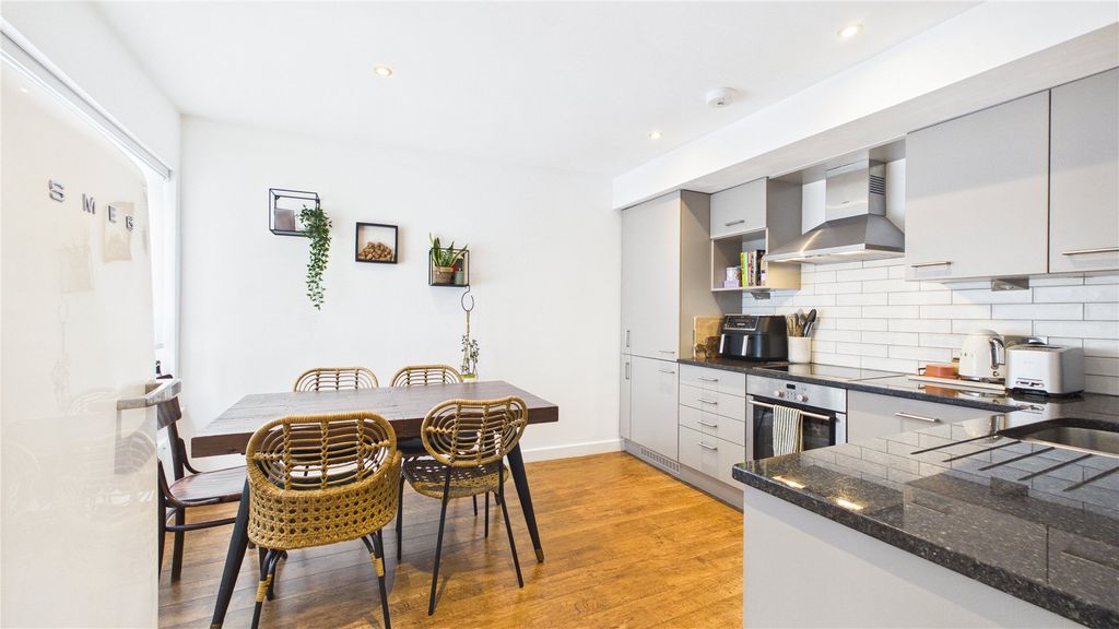 Property photo 3 of 13 Picture 3