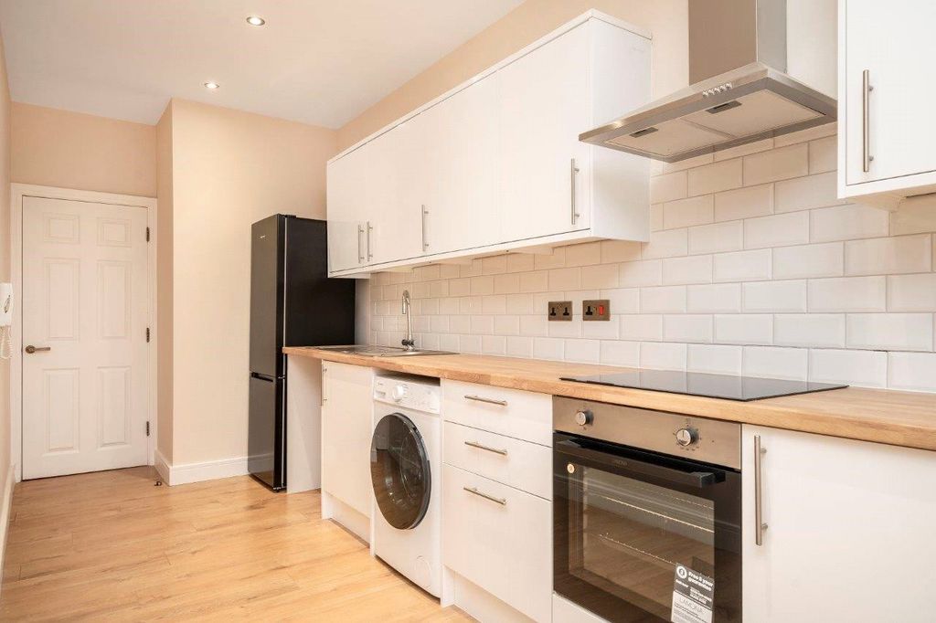 Property photo 3 of 6 Kitchen