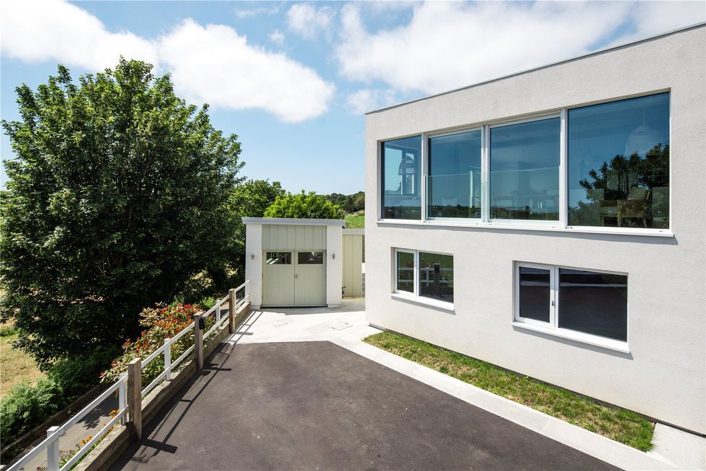 Property photo 1 of 25 External