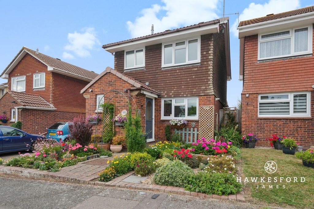 Property photo 1 of 21 Peregrine Drive, Sittingbourne - Front
