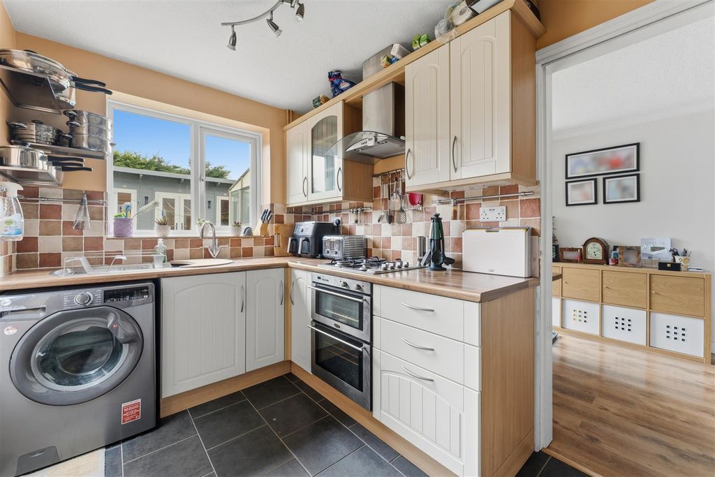 Property photo 3 of 23