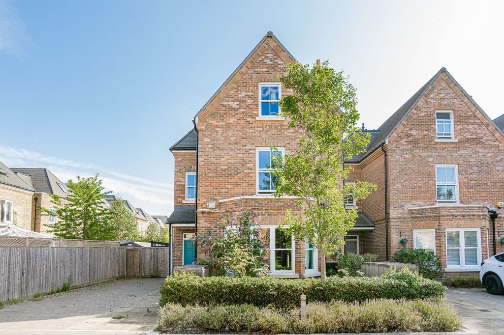 Property photo 2 of 8