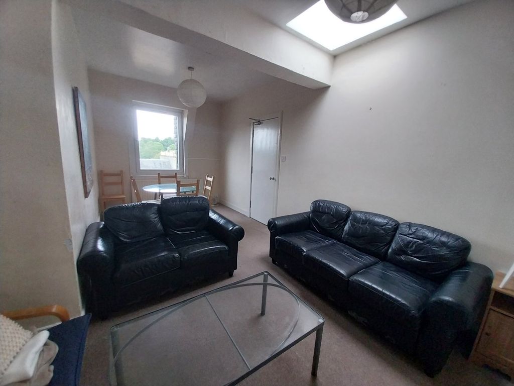 Property photo 2 of 9 Picture No. 18