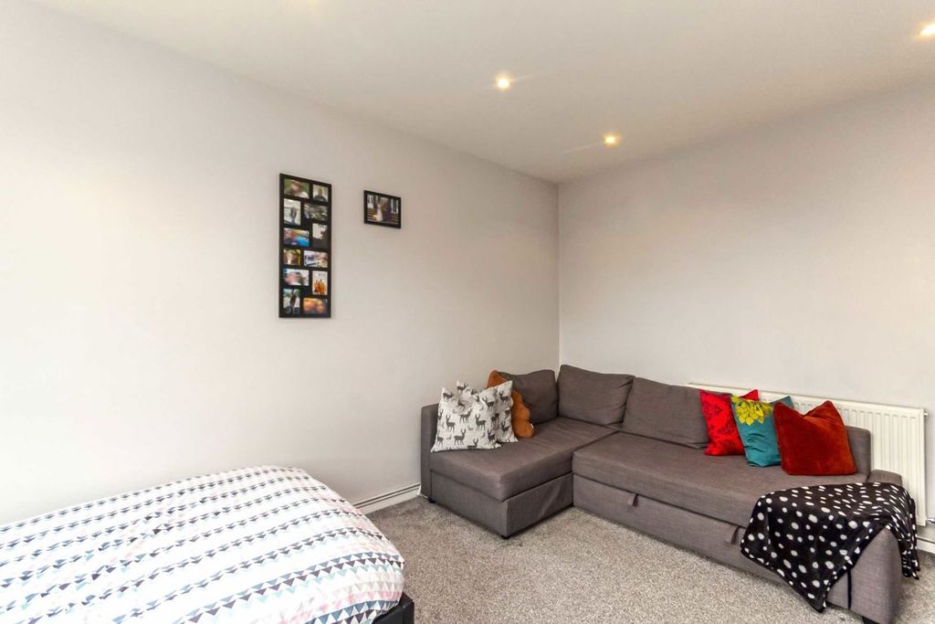 Property photo 3 of 3