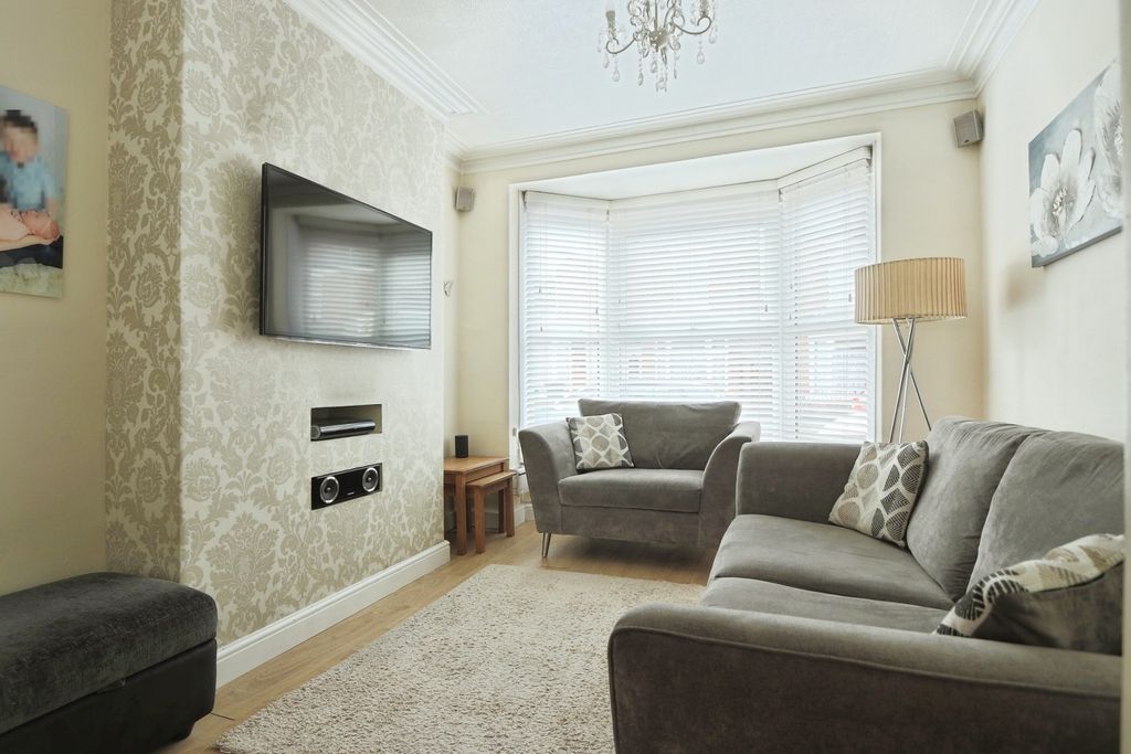 Property photo 2 of 13 4214345