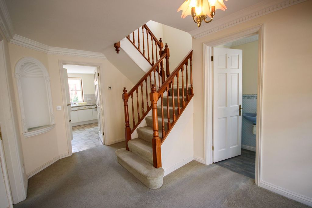 Property photo 2 of 18