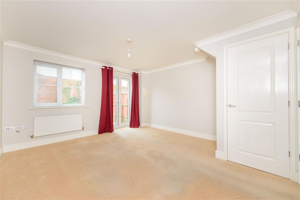 Property photo 2 of 10 Lounge