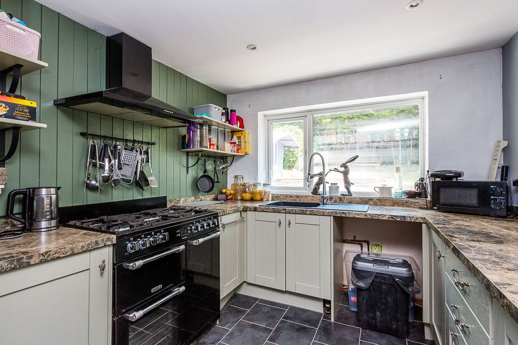 Property photo 2 of 18 Kitchen