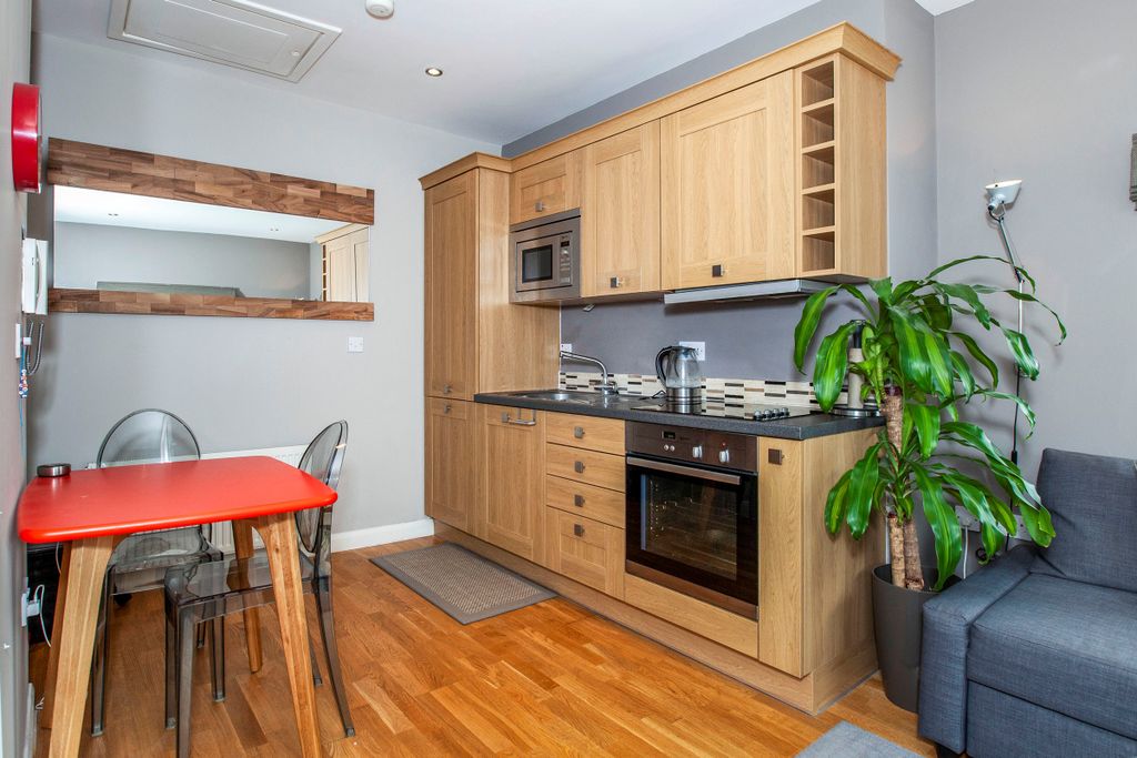 Property photo 2 of 11 2
