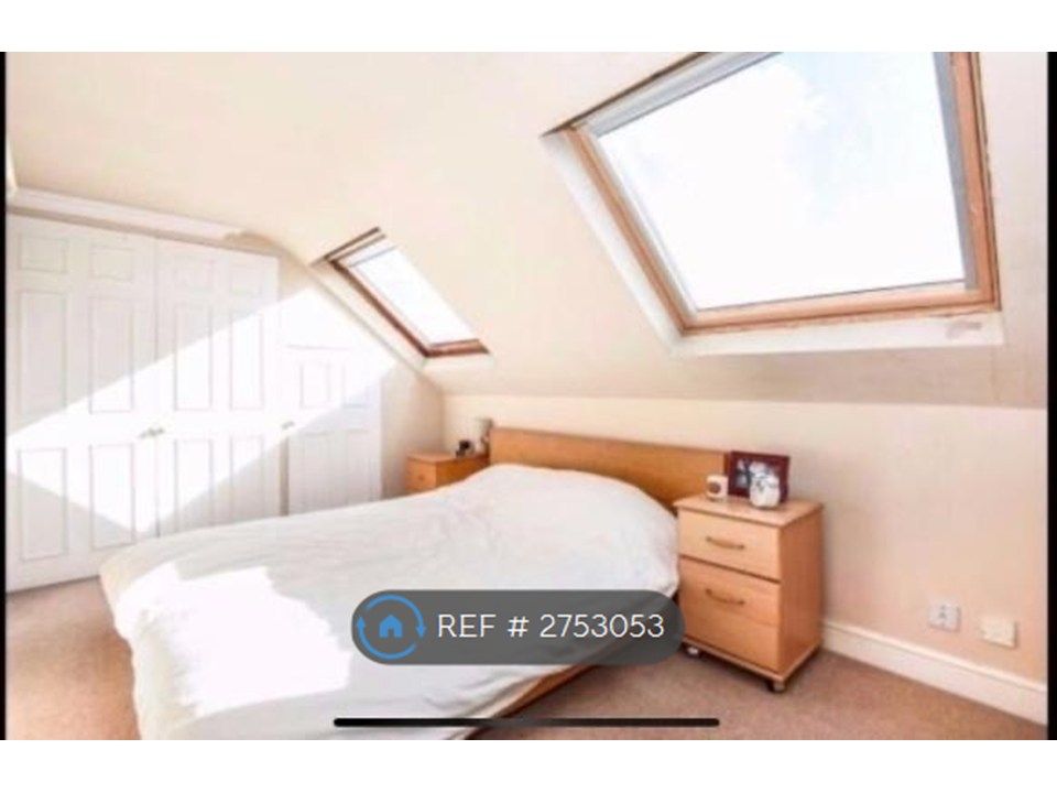 Property photo 2 of 6 Bedroom