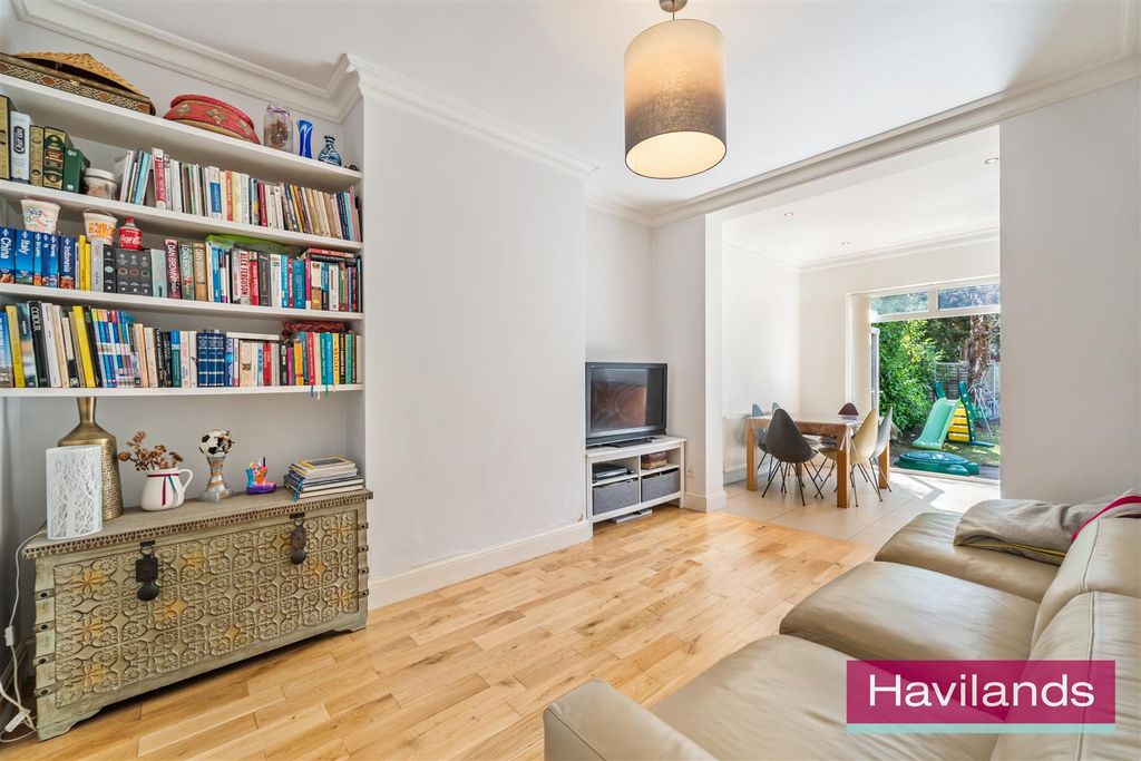 Property photo 3 of 22 Firs Lane-6.Jpg