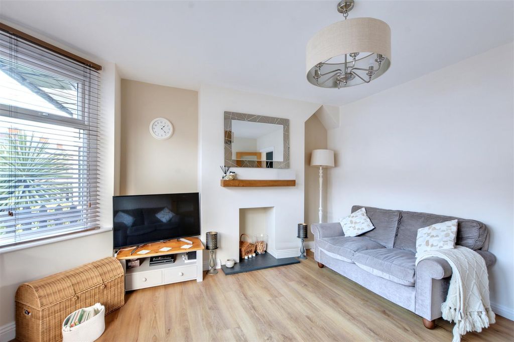 Property photo 3 of 21 Lounge_2.Jpeg