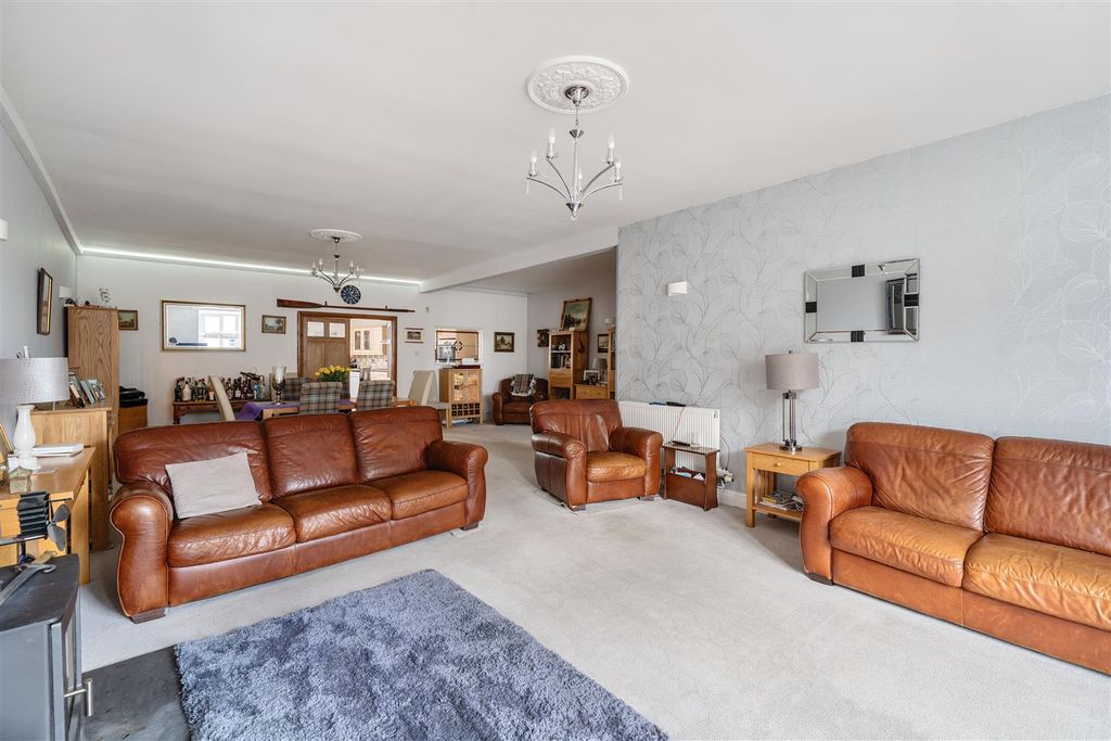 Property photo 3 of 30 1334479-9-689De7Bf0Bf3E.Jpg