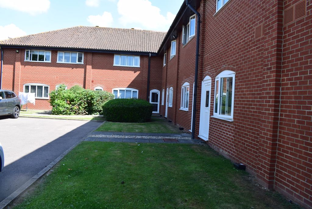 Property photo 2 of 12