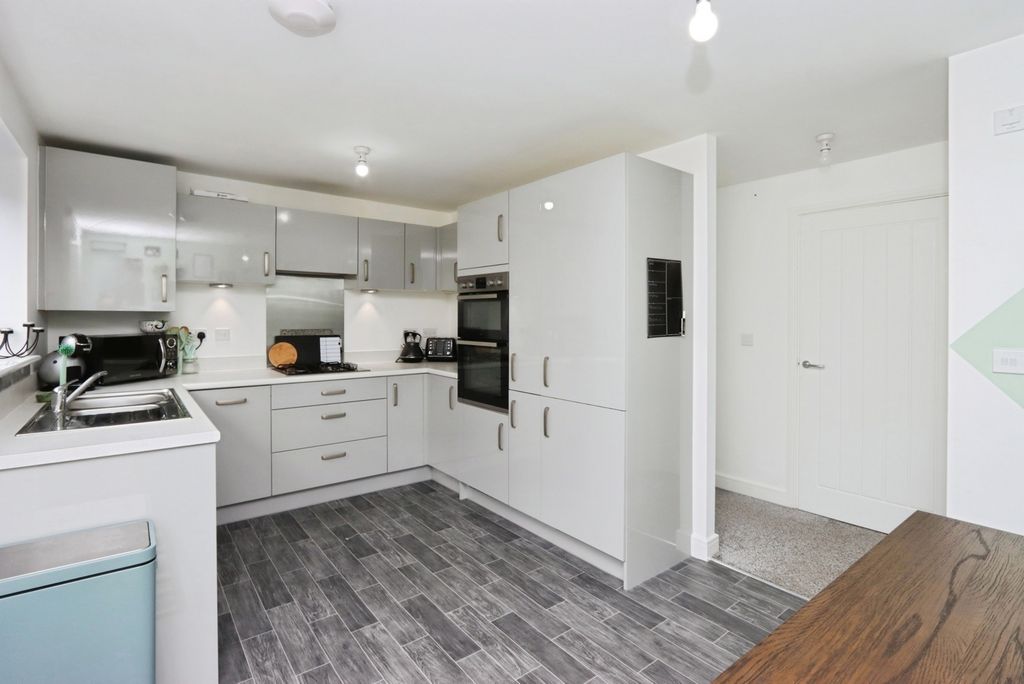 Property photo 3 of 17 Photo