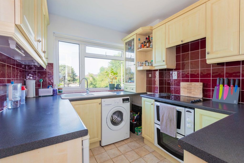 Property photo 2 of 10 Kitchen