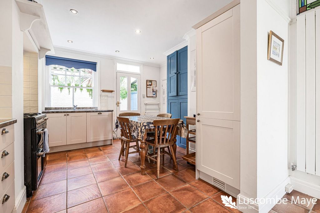 2 bed flat for saleDevon Road, Salcombe TQ8 photo 5