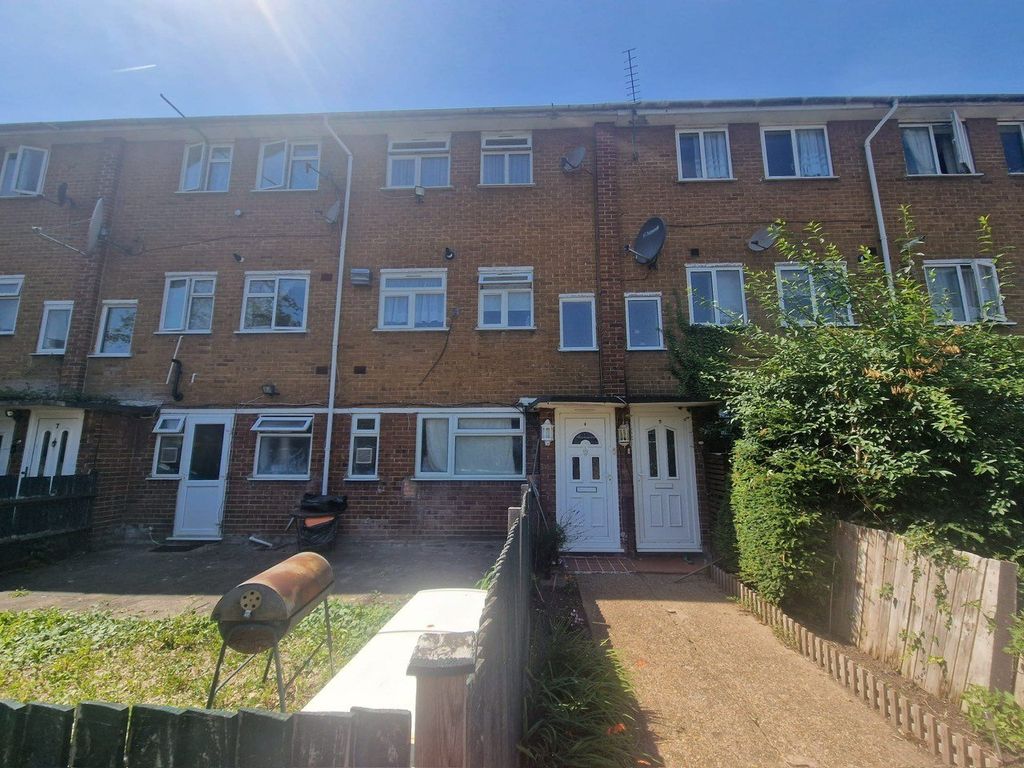 Property photo 1 of 8 Pembury Court, Harlington, Hayes, Ub3 5Er