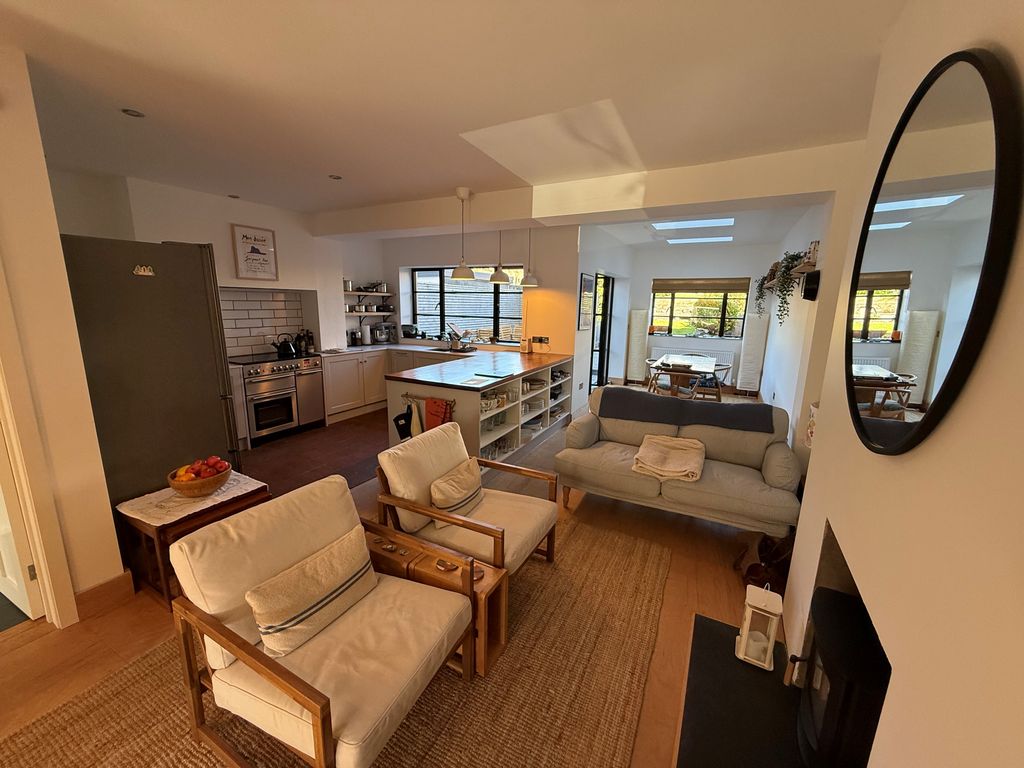 Property photo 2 of 14 Lounge