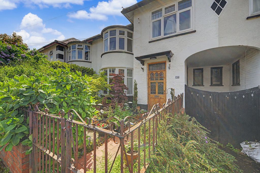 Property photo 3 of 48