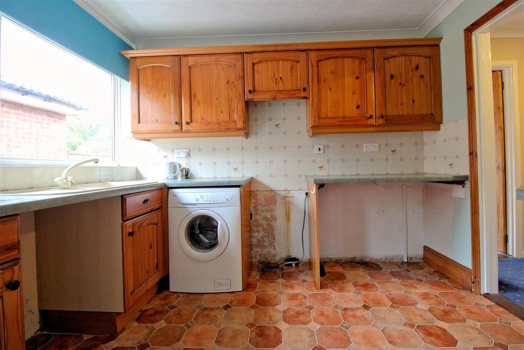 Property photo 3 of 26 Kitchen
