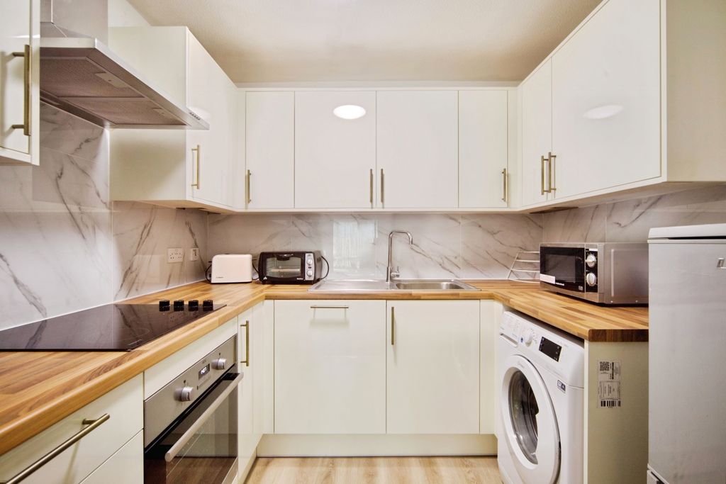 Property photo 2 of 17 Photo