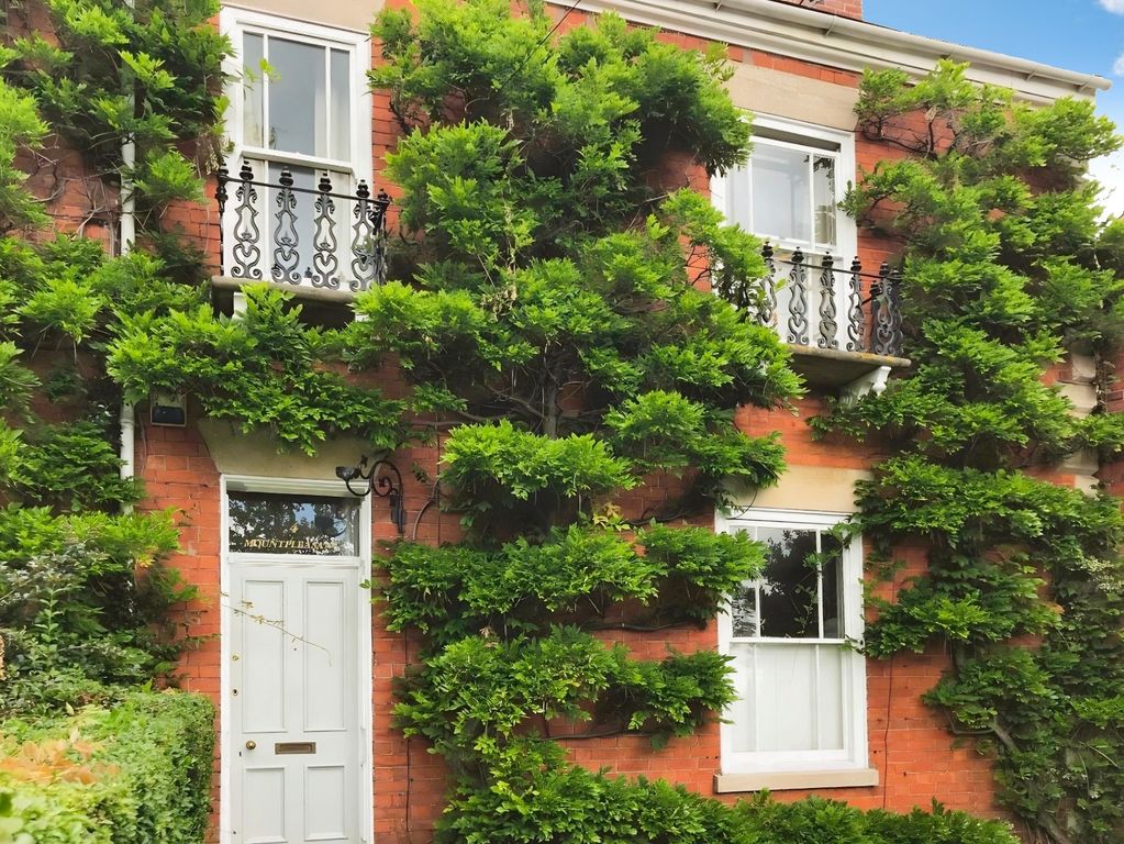 Property photo 2 of 39