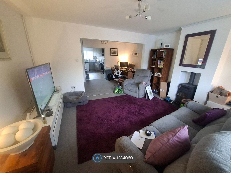 Property photo 2 of 10 Living Room