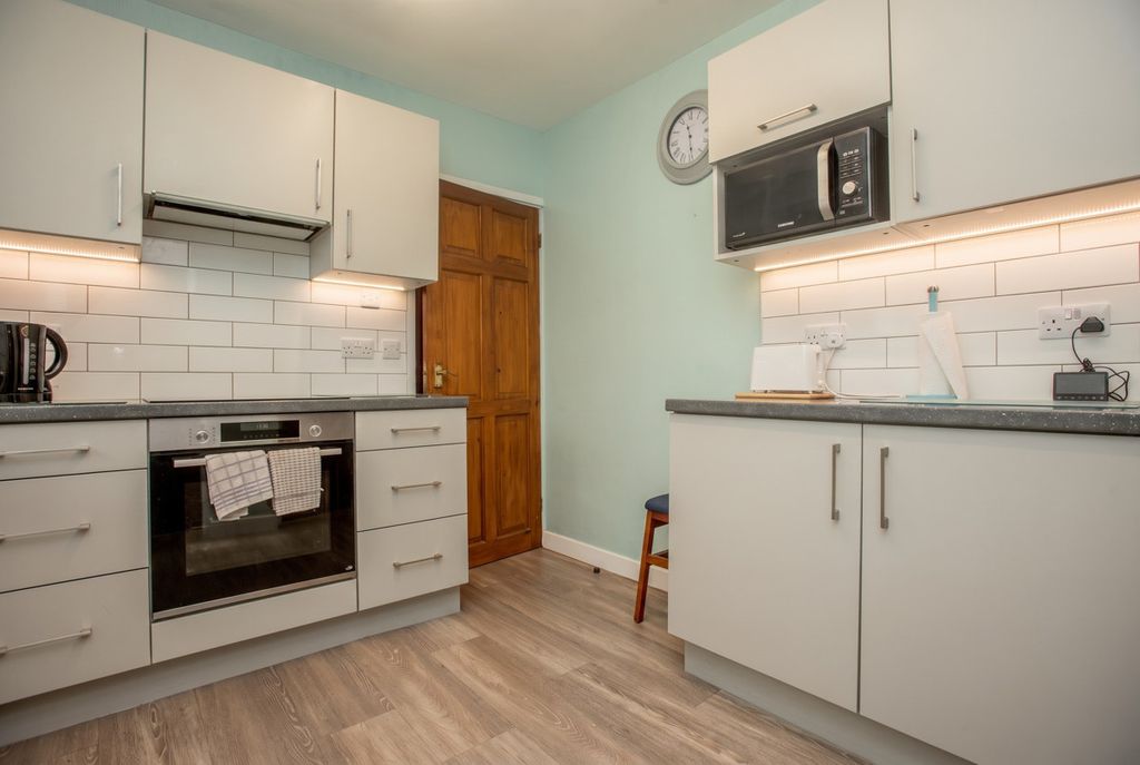 Property photo 2 of 30