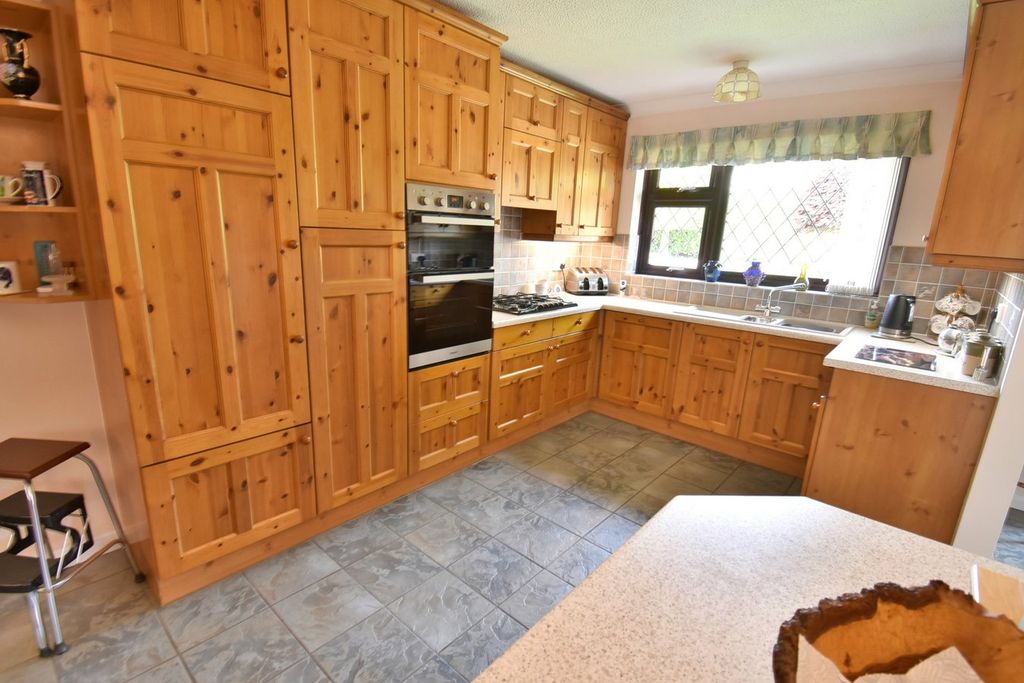 Property photo 3 of 33