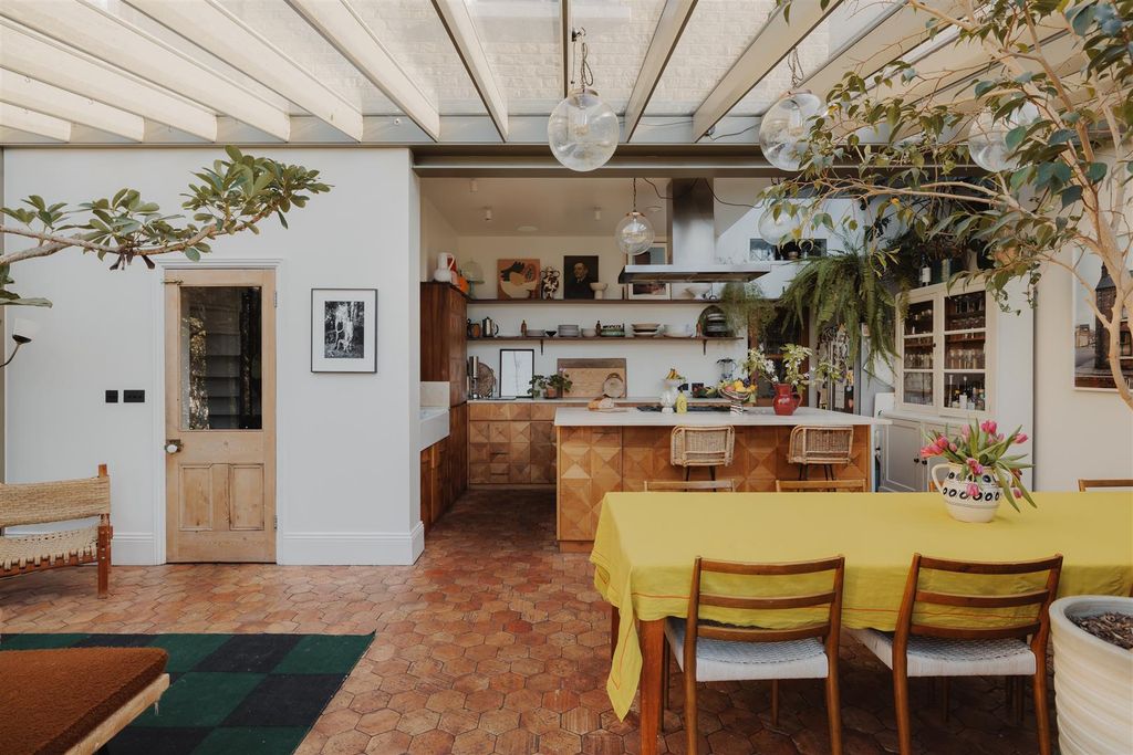 Property photo 2 of 69 Osborne Road, E7