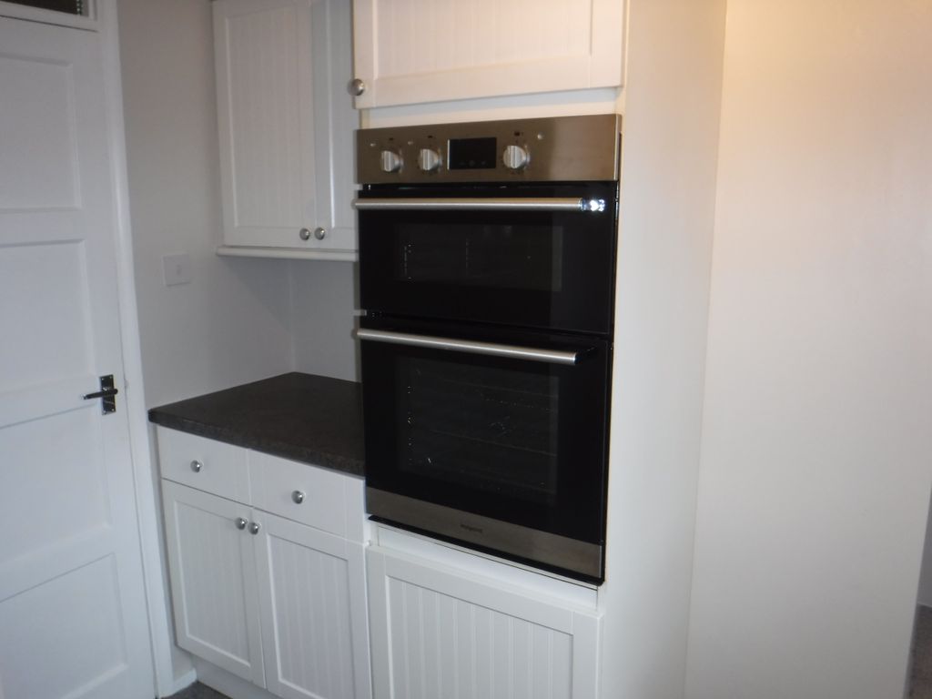 Property photo 3 of 9 Kitchen