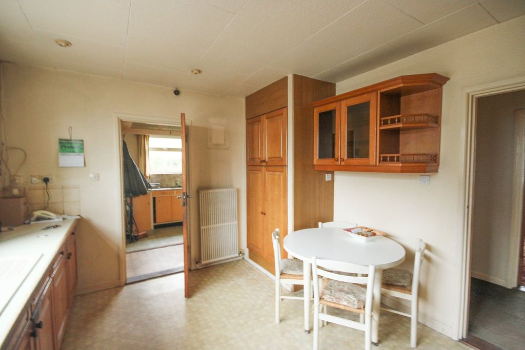 Property photo 3 of 25