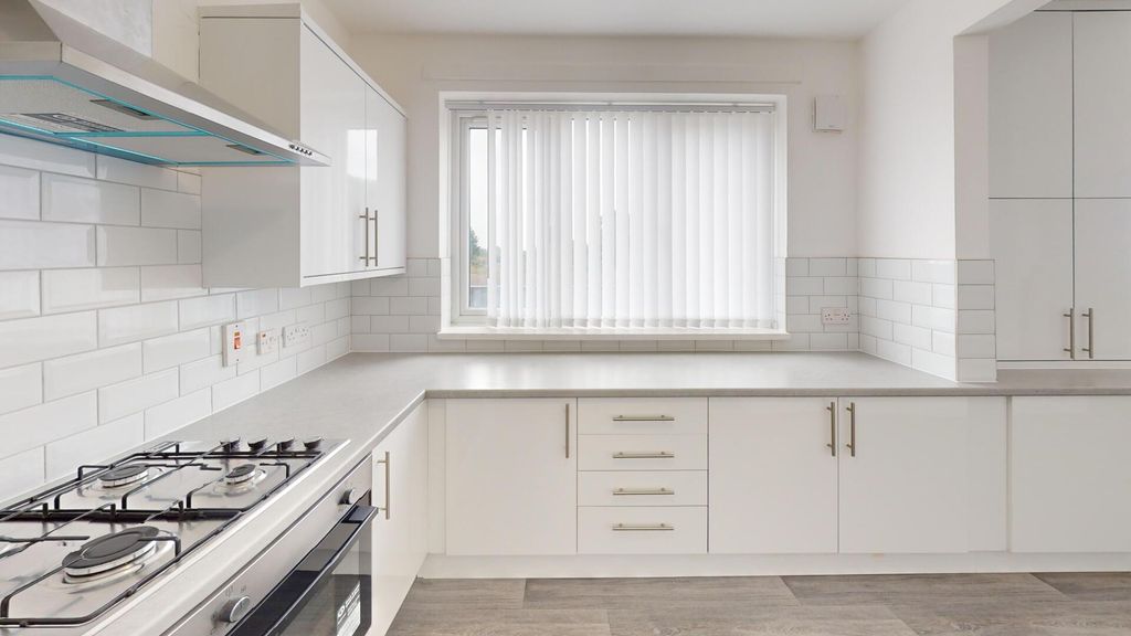 Property photo 2 of 16 42-York-Road-Kitchen.Jpg