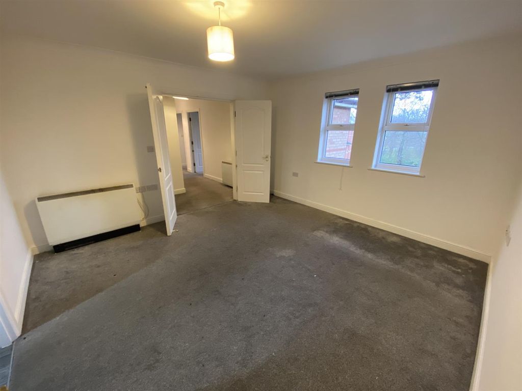 Property photo 3 of 24 Lounge