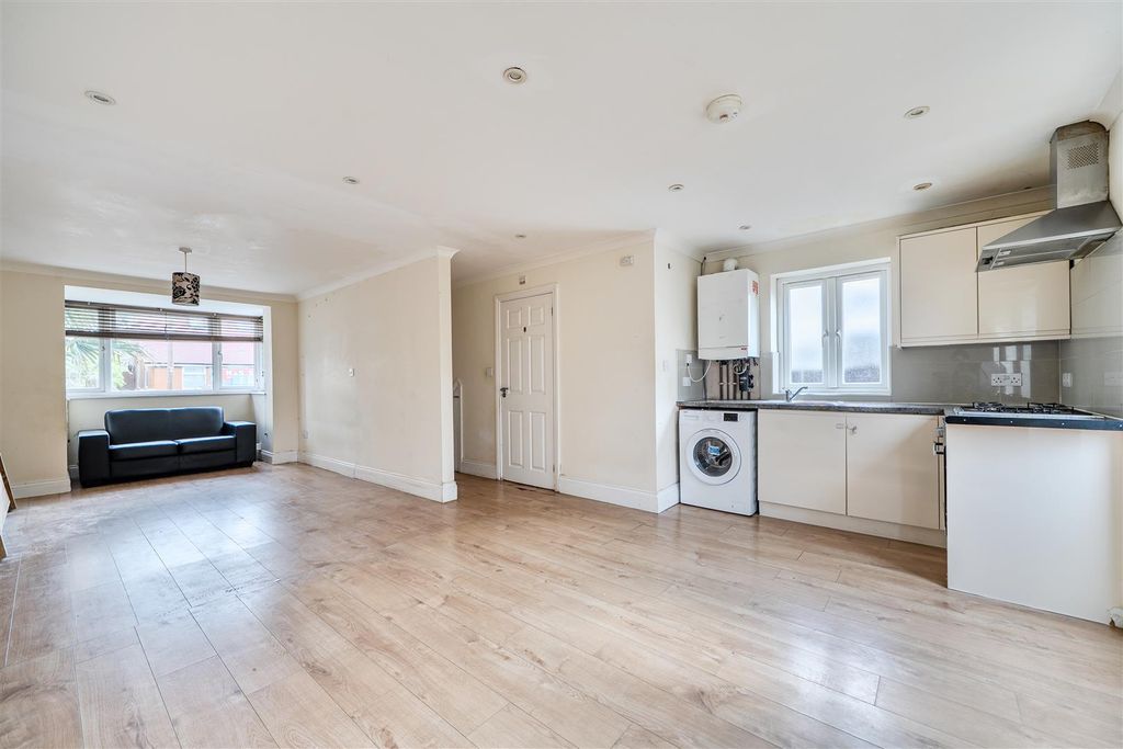 Property photo 2 of 11 Kitchen Lounge.Jpg