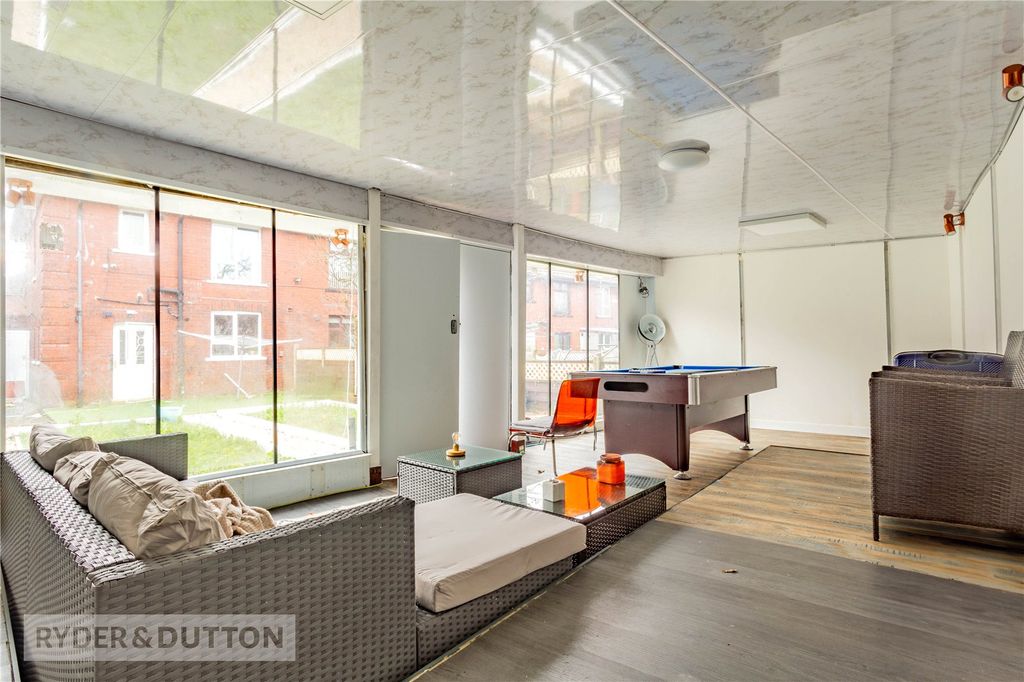 Property photo 3 of 13 Summer House