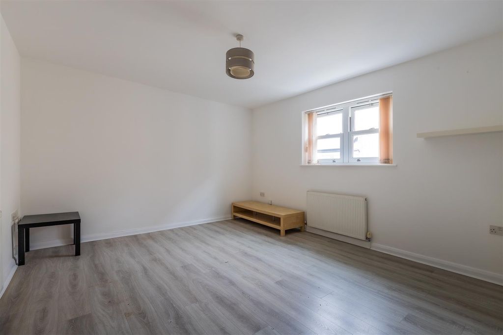 Property photo 3 of 12 19 Cwrt Soffia-1.Jpg