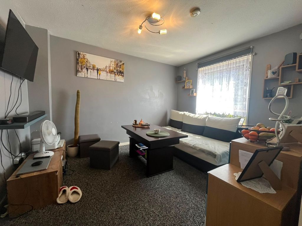 Property photo 2 of 8 5478222