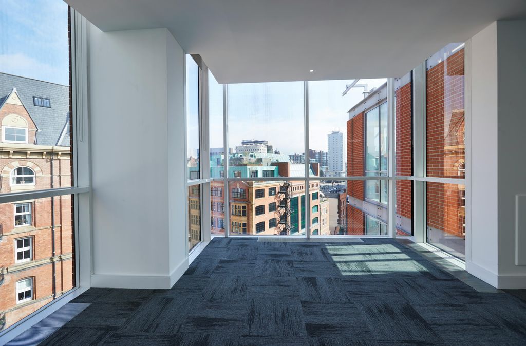 Property photo 3 of 6 2 Whitehall Quay_Hla6143_Hr.Jpg