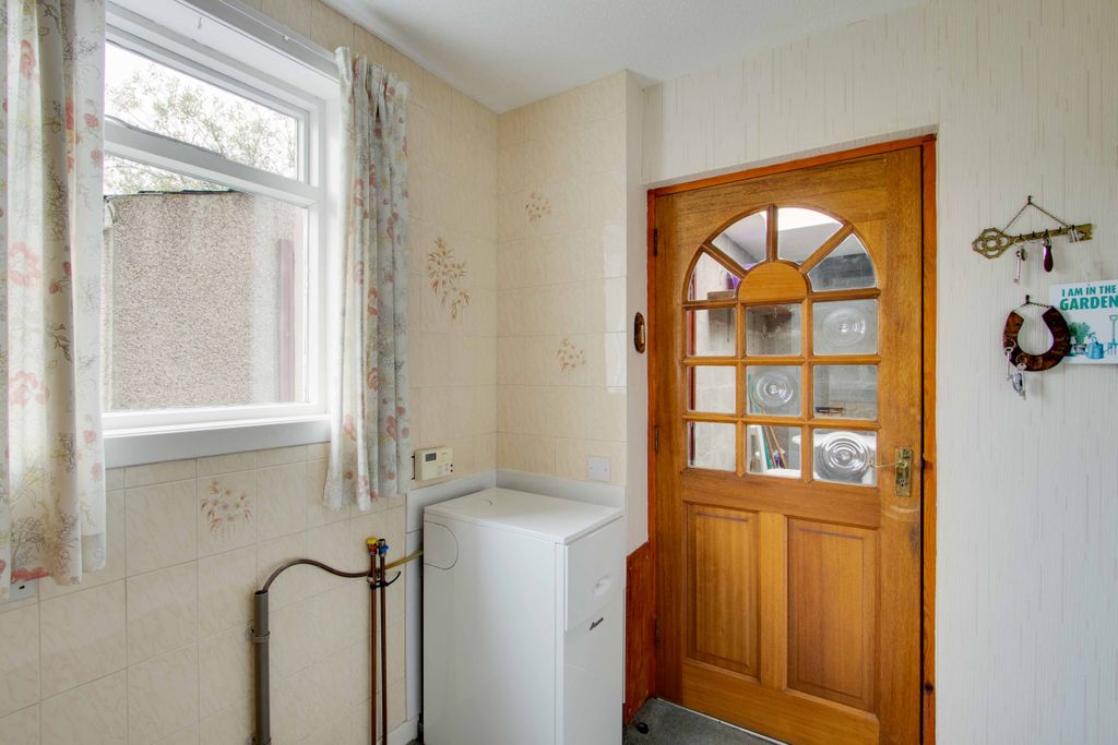 Property photo 2 of 25
