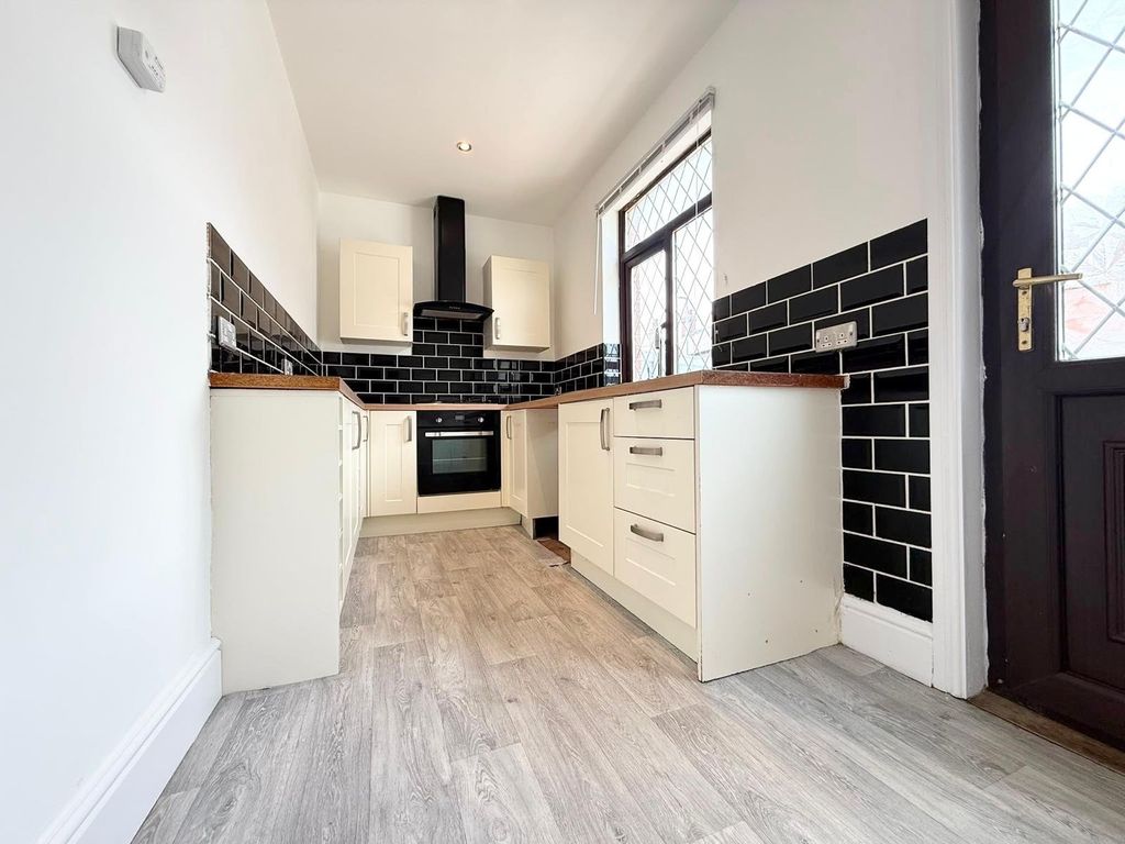 Property photo 2 of 9 Picture No. 13