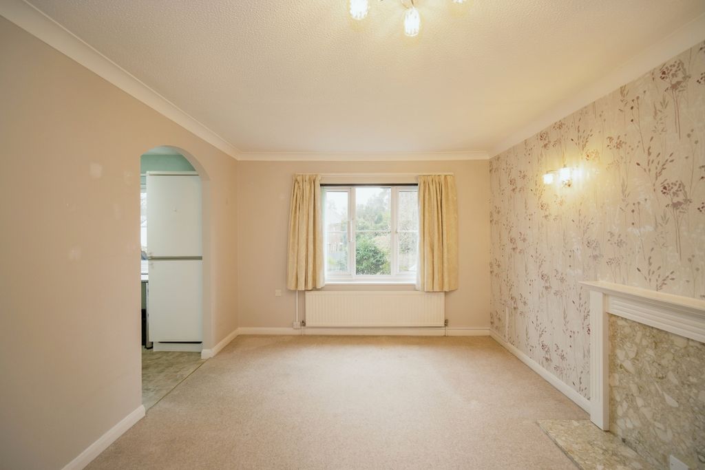 Property photo 2 of 10 Lounge