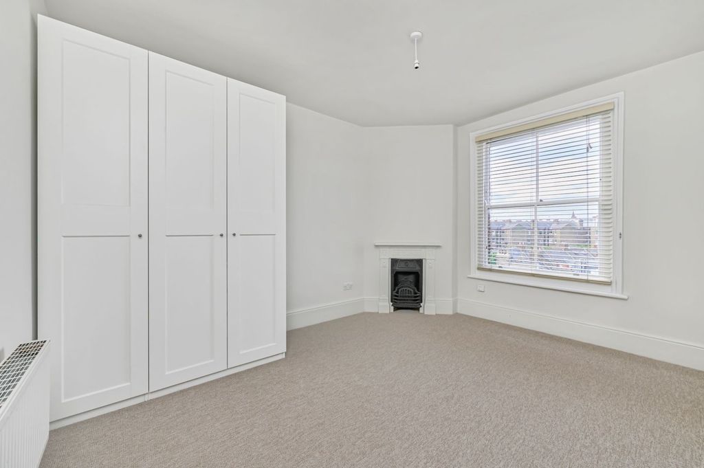 Property photo 3 of 11 Picture No. 16