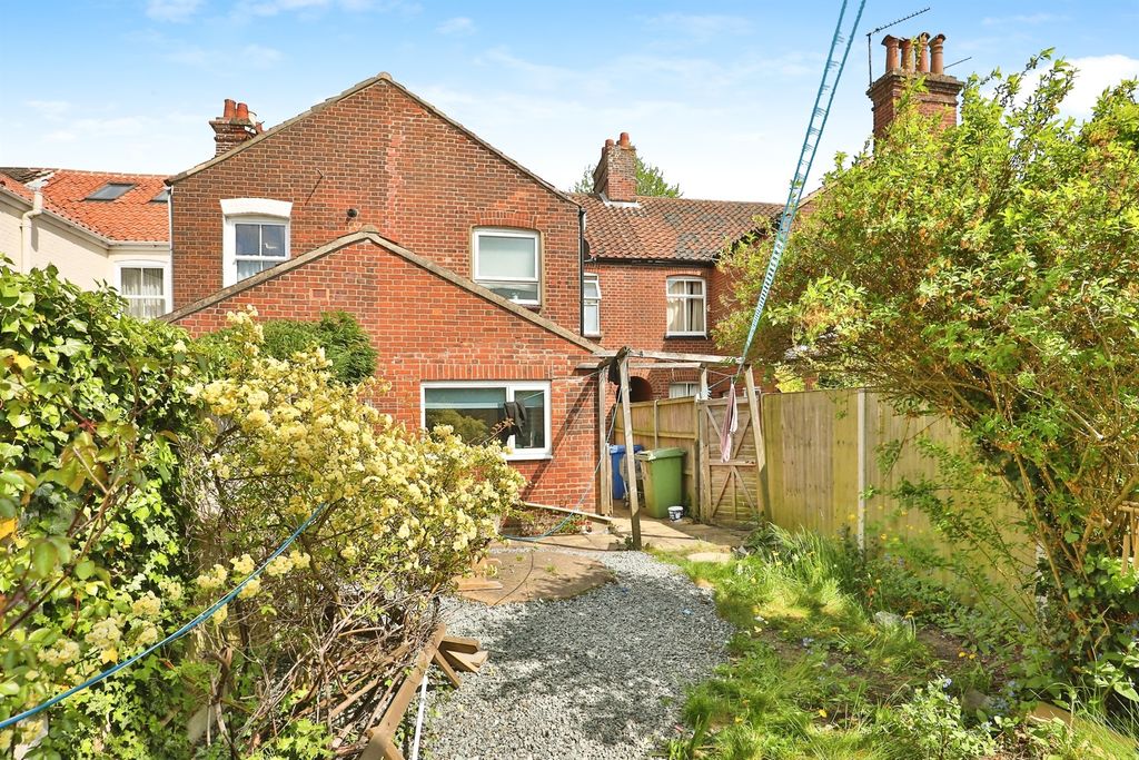 Property photo 2 of 9