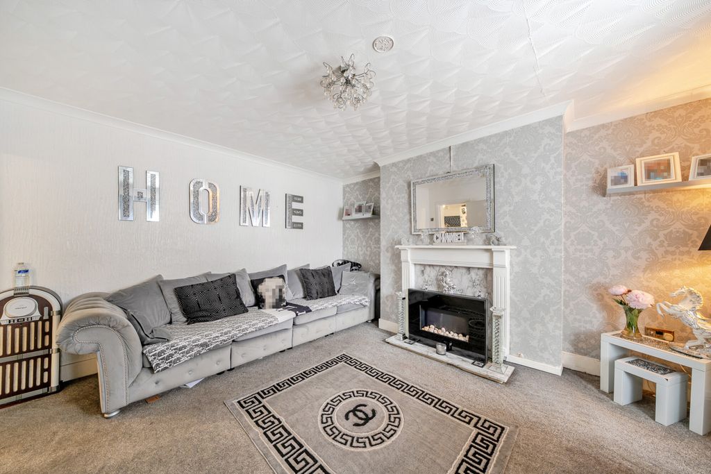 Property photo 2 of 11 1468504-6-6A26d4F...