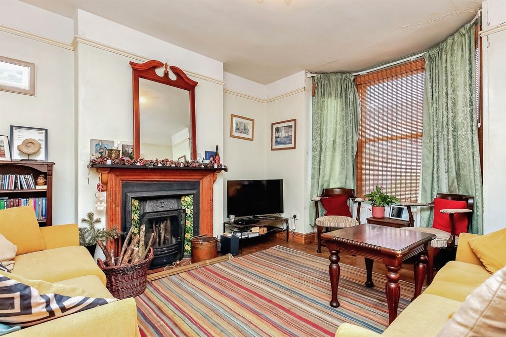 Property photo 2 of 14