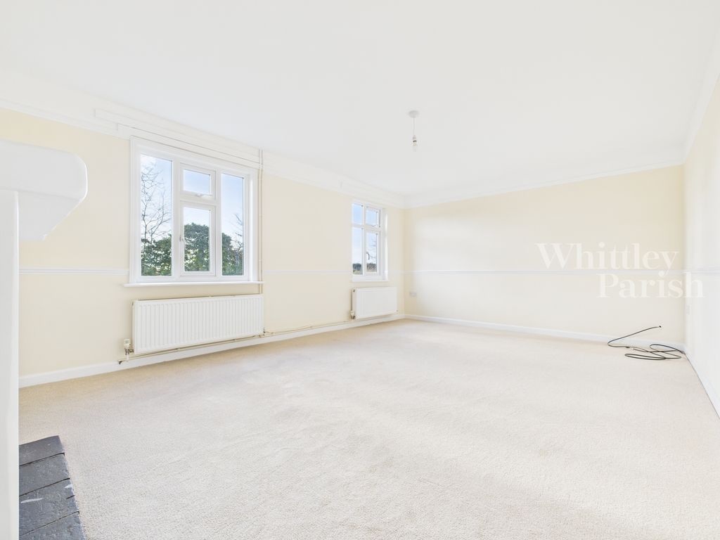 Property photo 3 of 43 Cam04332G0-Pr0590-Still022