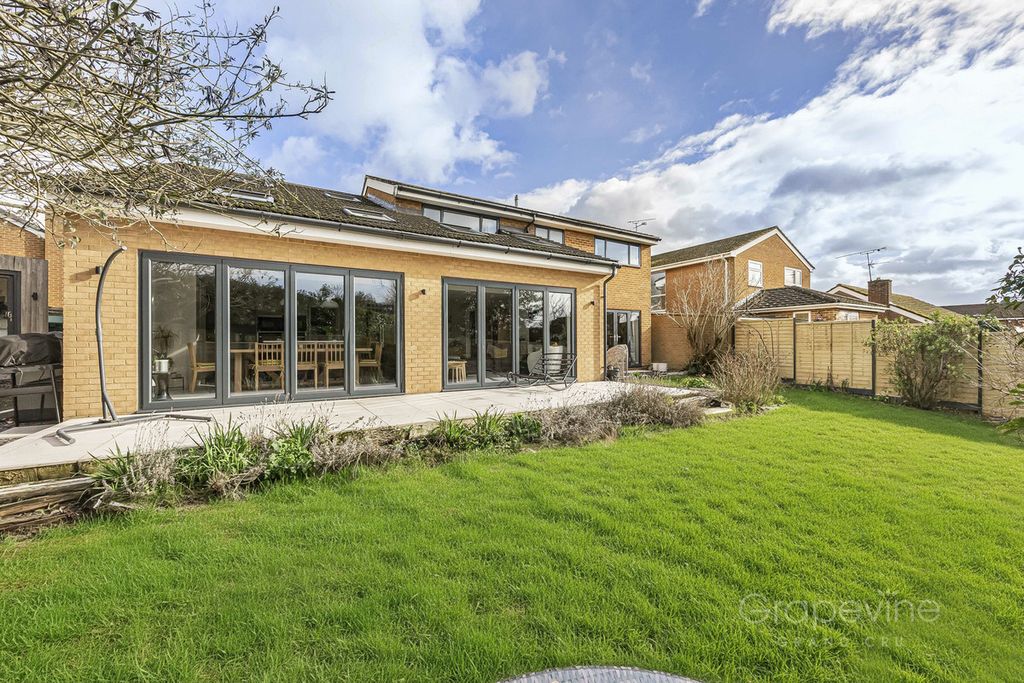Property photo 2 of 35