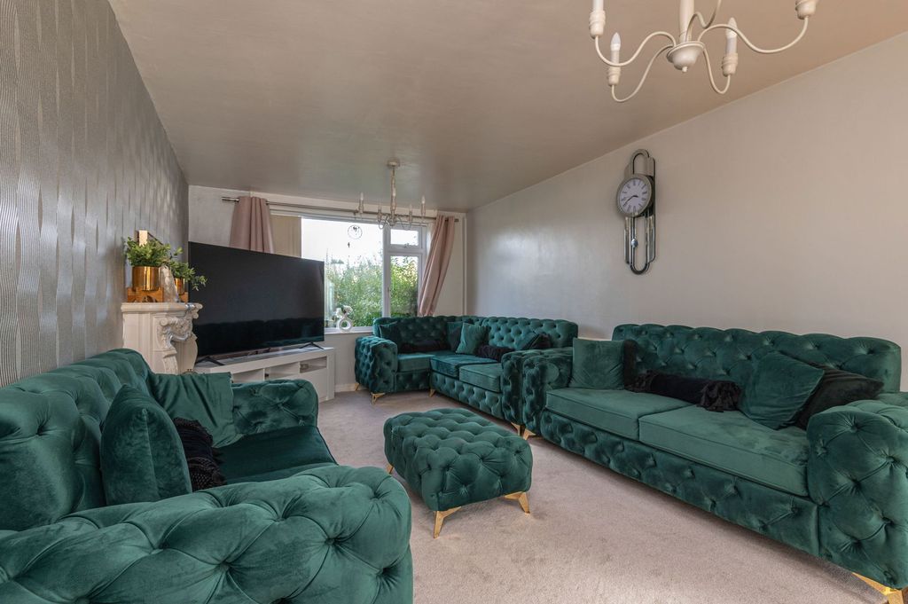 Property photo 2 of 25